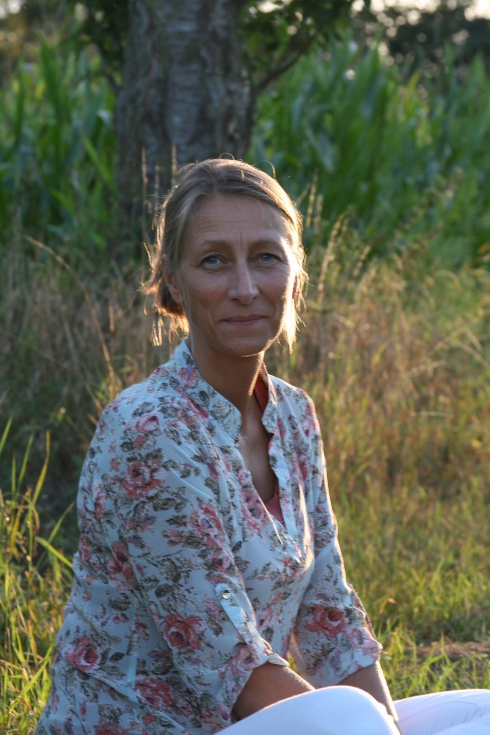 Anja Hoffmann in natürlicher Umgebung